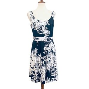 WHBM Black & White Floral Fit & Flare Dress Sleeveless Scoop Neck Womens Sz 8